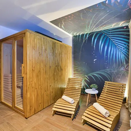 Vila Crowonder Adriana - With Heated Swimming Pool, Jacuzzi And Sauna *