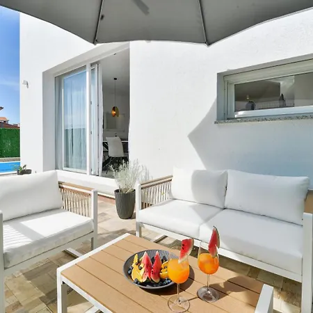 Crowonder Adriana - With Heated Swimming Pool, Jacuzzi And Sauna Vila