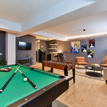 Crowonder Adriana - With Heated Swimming Pool, Jacuzzi And Sauna Vila