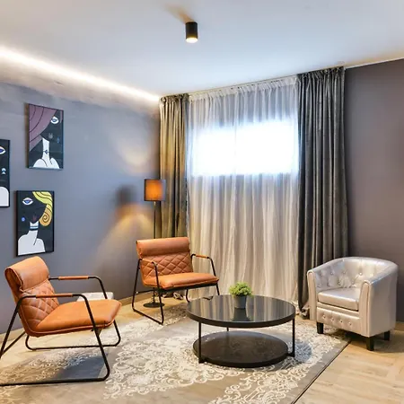 Crowonder Adriana - With Heated Swimming Pool, Jacuzzi And Sauna Vila *