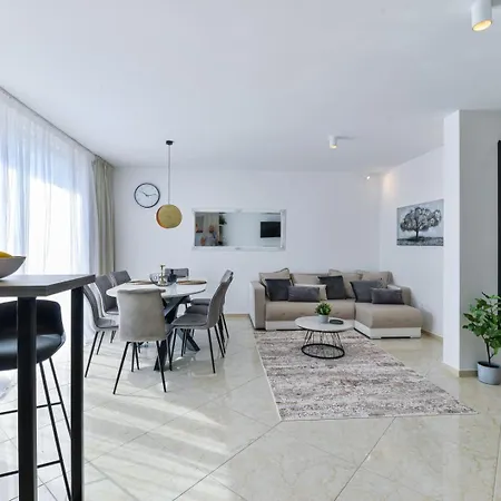 Vila Crowonder Adriana - With Heated Swimming Pool, Jacuzzi And Sauna Zadar