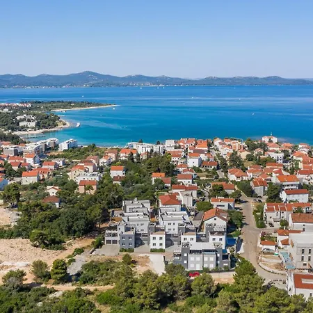 Crowonder Adriana - With Heated Swimming Pool, Jacuzzi And Sauna * 扎达尔