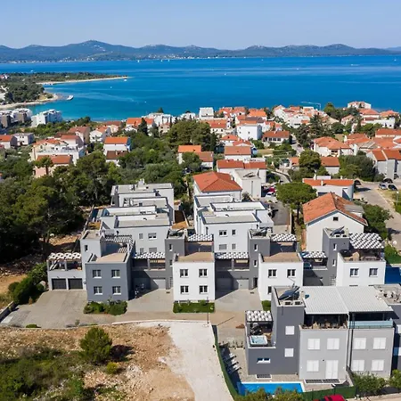 别墅 Crowonder Adriana - With Heated Swimming Pool, Jacuzzi And Sauna