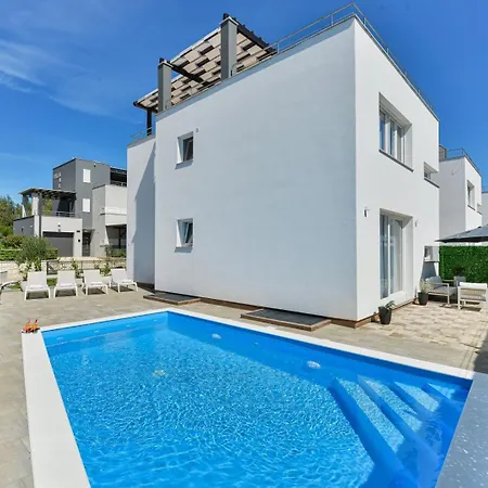 别墅 Crowonder Adriana - With Heated Swimming Pool, Jacuzzi And Sauna *