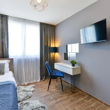 Crowonder Adriana - With Heated Swimming Pool, Jacuzzi And Sauna 别墅 扎达尔