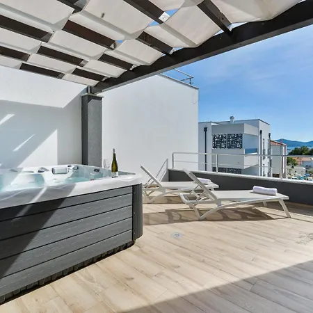 Crowonder Adriana - With Heated Swimming Pool, Jacuzzi And Sauna Вілла Задар