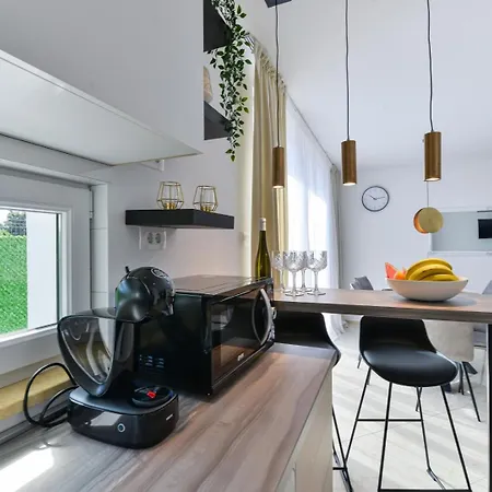 Crowonder Adriana - With Heated Swimming Pool, Jacuzzi And Sauna 扎达尔