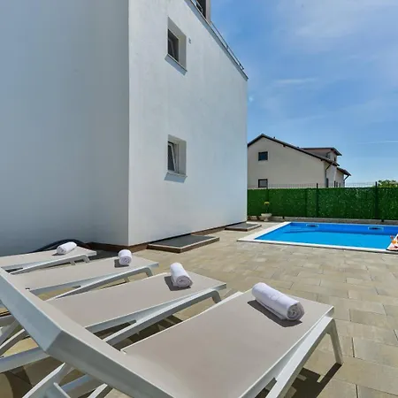 Crowonder Adriana - With Heated Swimming Pool, Jacuzzi And Sauna * Задар