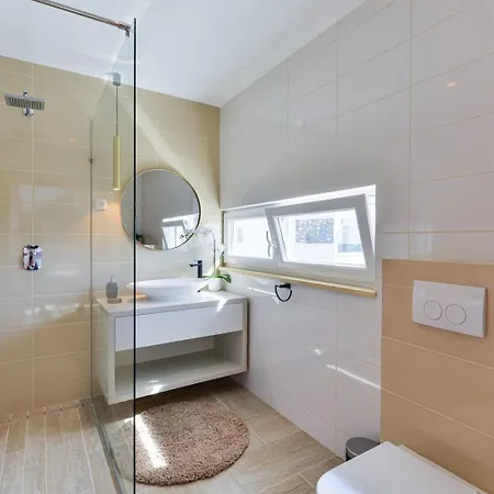 别墅 Crowonder Adriana - With Heated Swimming Pool, Jacuzzi And Sauna 扎达尔